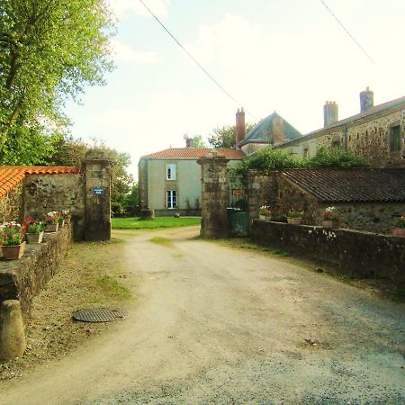 Le Manoir "Aux Douves" Bazoges-en-Paillers Exterior foto