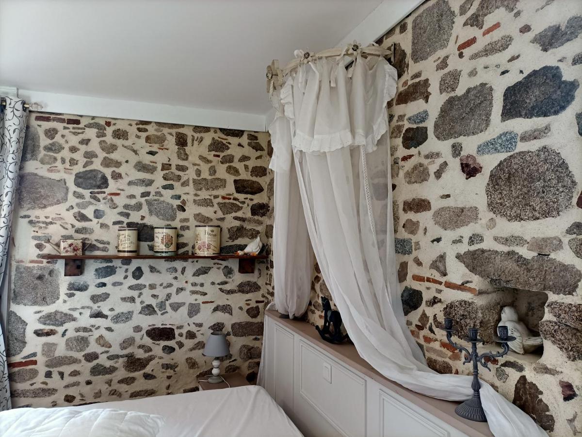 Le Manoir "Aux Douves" Bazoges-en-Paillers Exterior foto