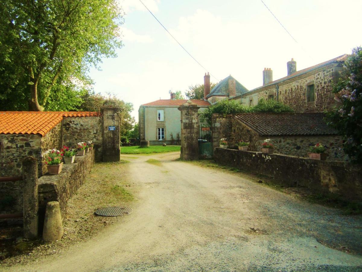 Le Manoir "Aux Douves" Bazoges-en-Paillers Exterior foto