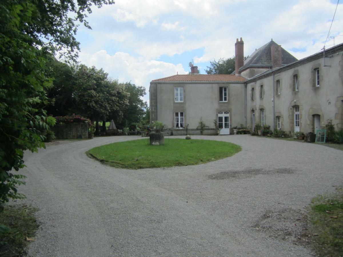 Le Manoir "Aux Douves" Bazoges-en-Paillers Exterior foto