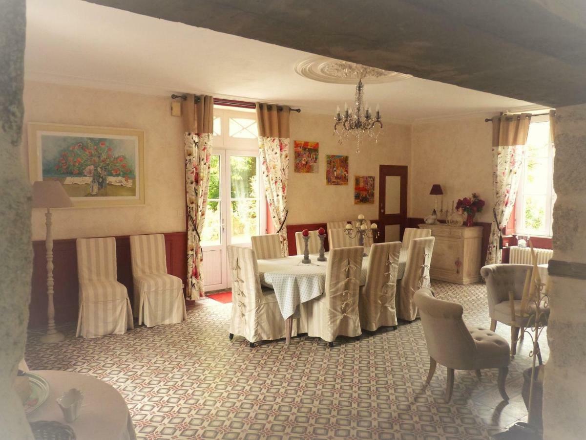 Le Manoir "Aux Douves" Bazoges-en-Paillers Exterior foto