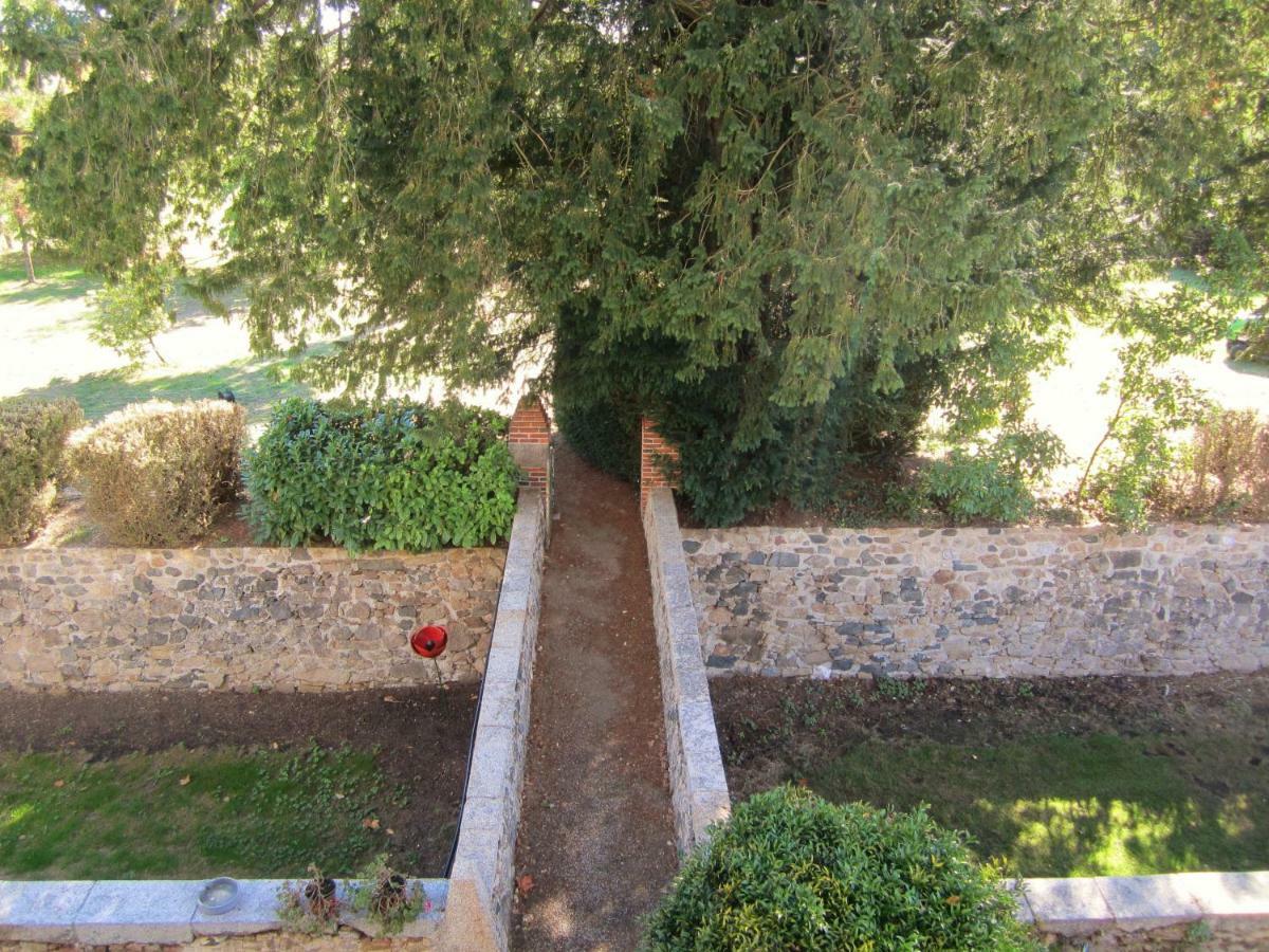 Le Manoir "Aux Douves" Bazoges-en-Paillers Exterior foto