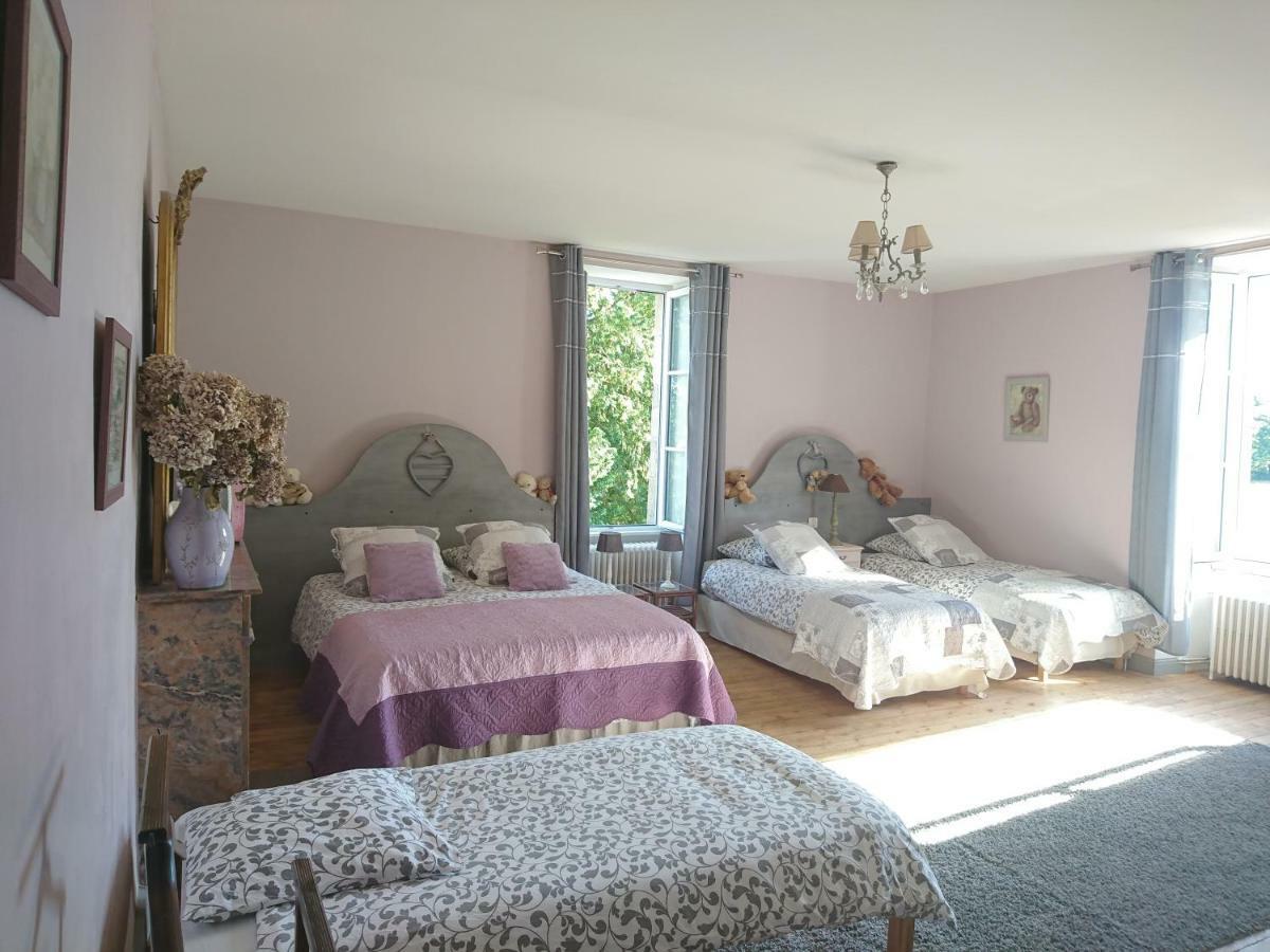Le Manoir "Aux Douves" Bazoges-en-Paillers Exterior foto