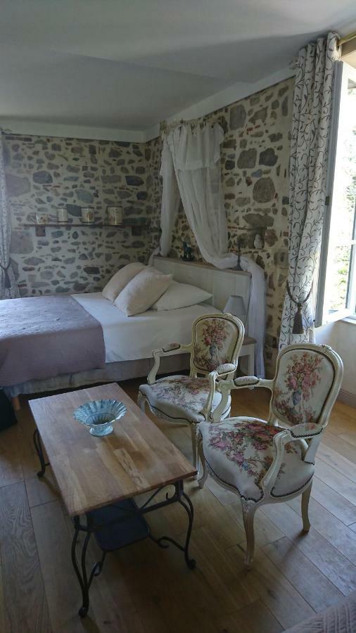 Le Manoir "Aux Douves" Bazoges-en-Paillers Exterior foto